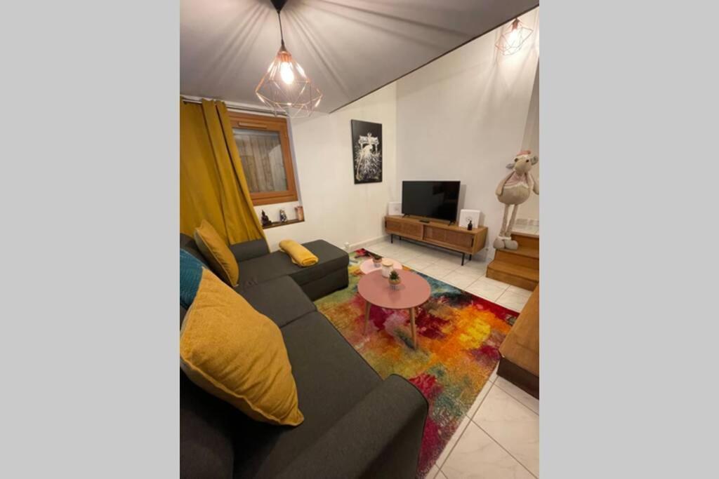 Appartement «La Vie Est Belle» Au Coeur De Sezanne Exterior photo